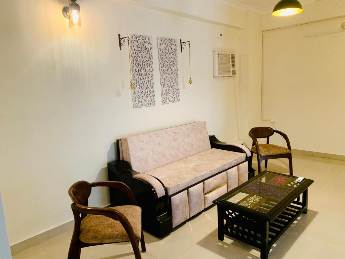 Tranquil Appartement Benares Buitenkant foto