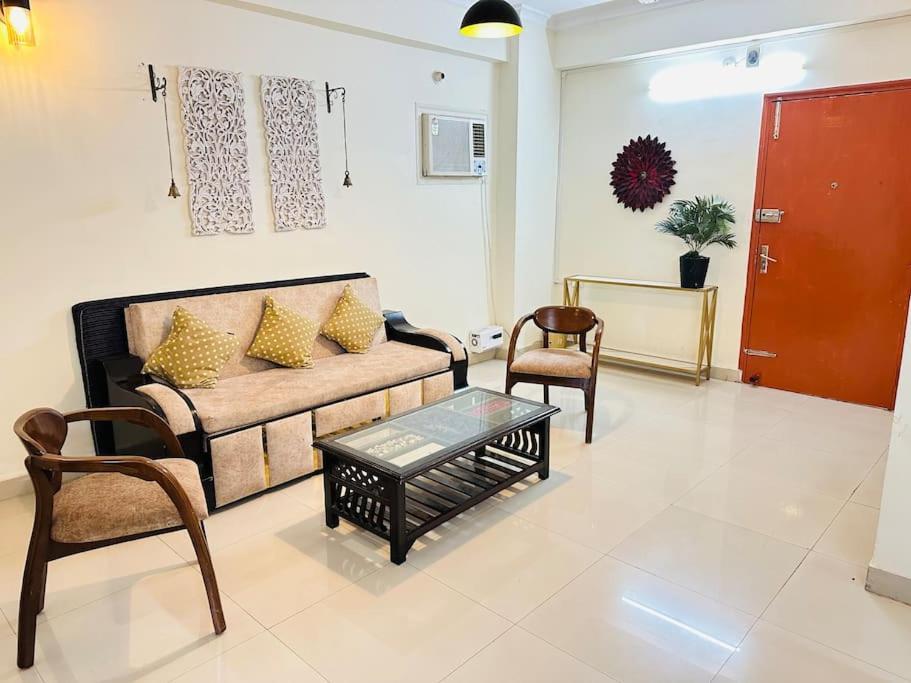 Tranquil Appartement Benares Buitenkant foto