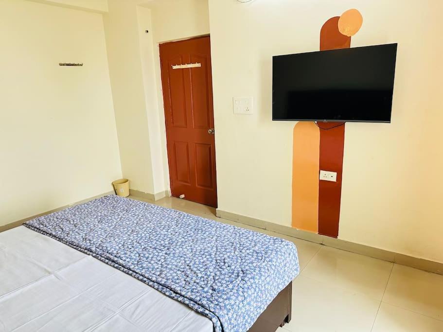 Tranquil Appartement Benares Buitenkant foto