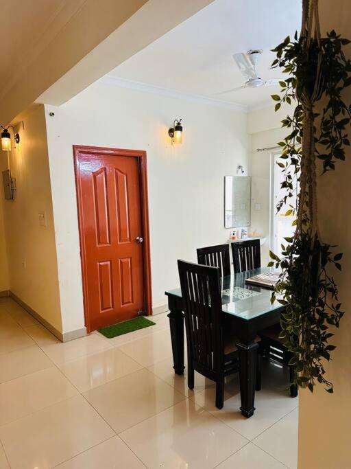 Tranquil Appartement Benares Buitenkant foto