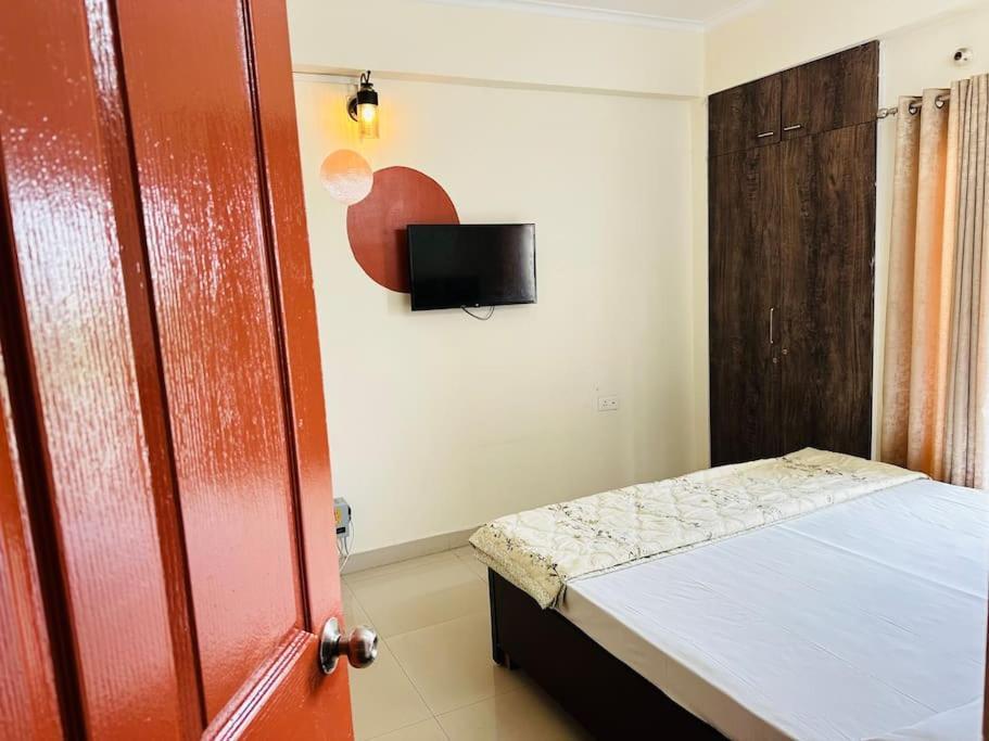 Tranquil Appartement Benares Buitenkant foto