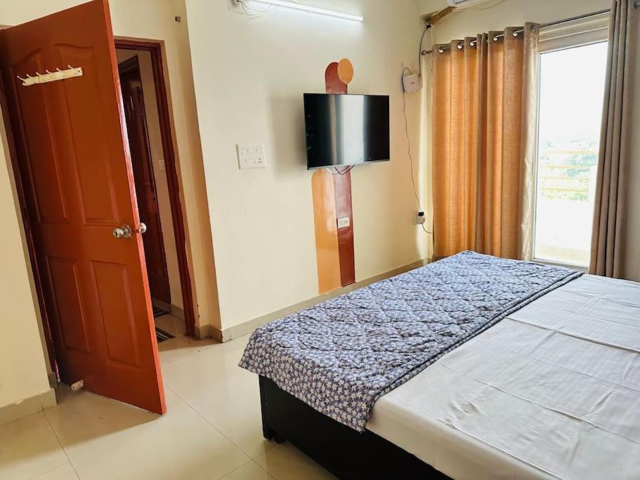 Tranquil Appartement Benares Buitenkant foto